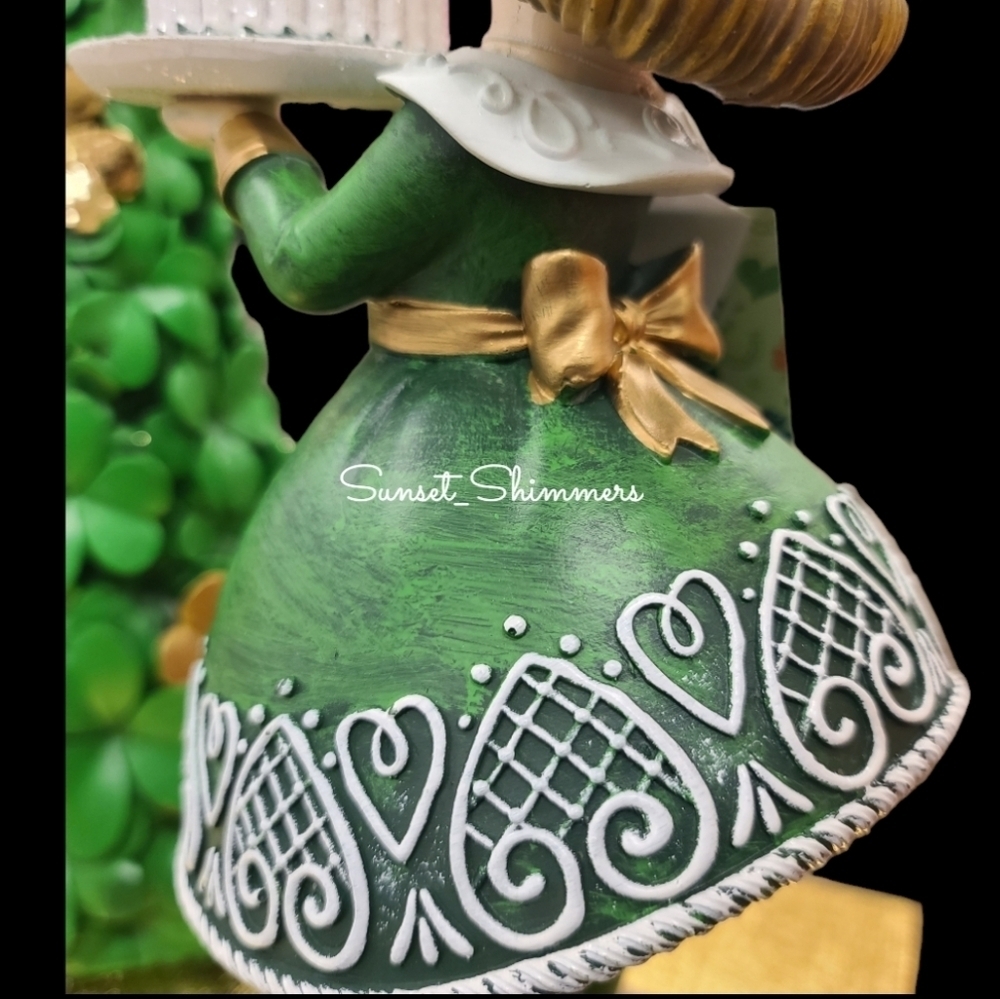 St Patricks Day Gingerbread Leprechaun Girl w/ Lucky Irish Rainbow Cake New - Picture 4 of 11